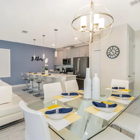 8947Ar Townhouse 4 Bedrooms & 3 Bathrooms + Pool